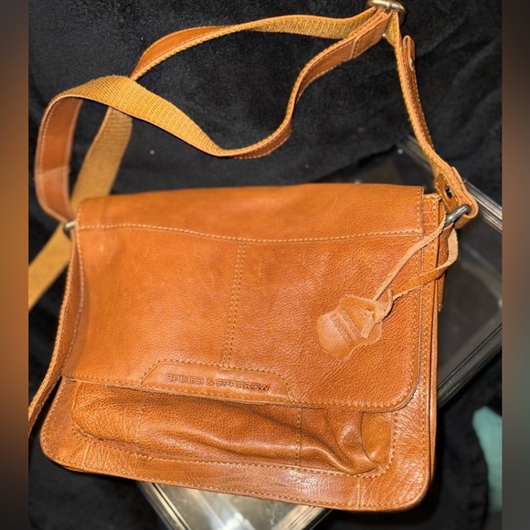 Tan Messenger Bag with Sleek Design and Versatility - Picture 1 of 16